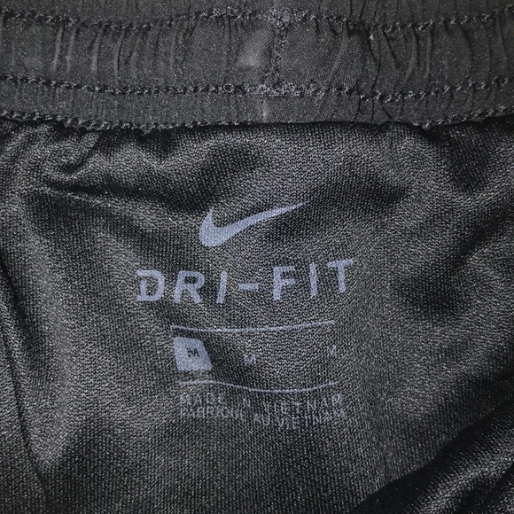 Men's medium athletic Nike shorts in black, NEW - Picture 2 of 2